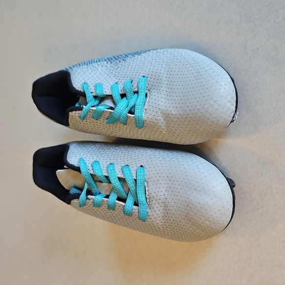 DSG Soccer Cleats - Picture 2 of 12